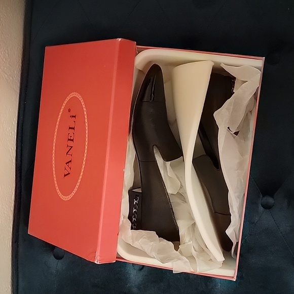 Vaneli Black Flats 'Fable' 8.5 Narrow NIB - Picture 16 of 16